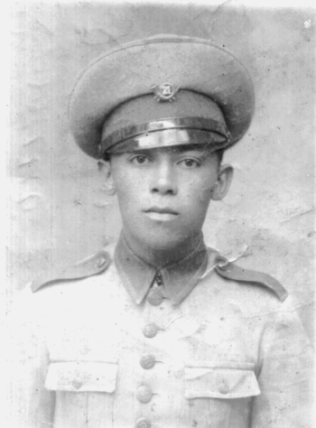 Severino posando com o uniforme do Exército em 1935. Ainda neste ano acabou detido devido à Intentona Comunista, ficando preso de 1935 a 1937.